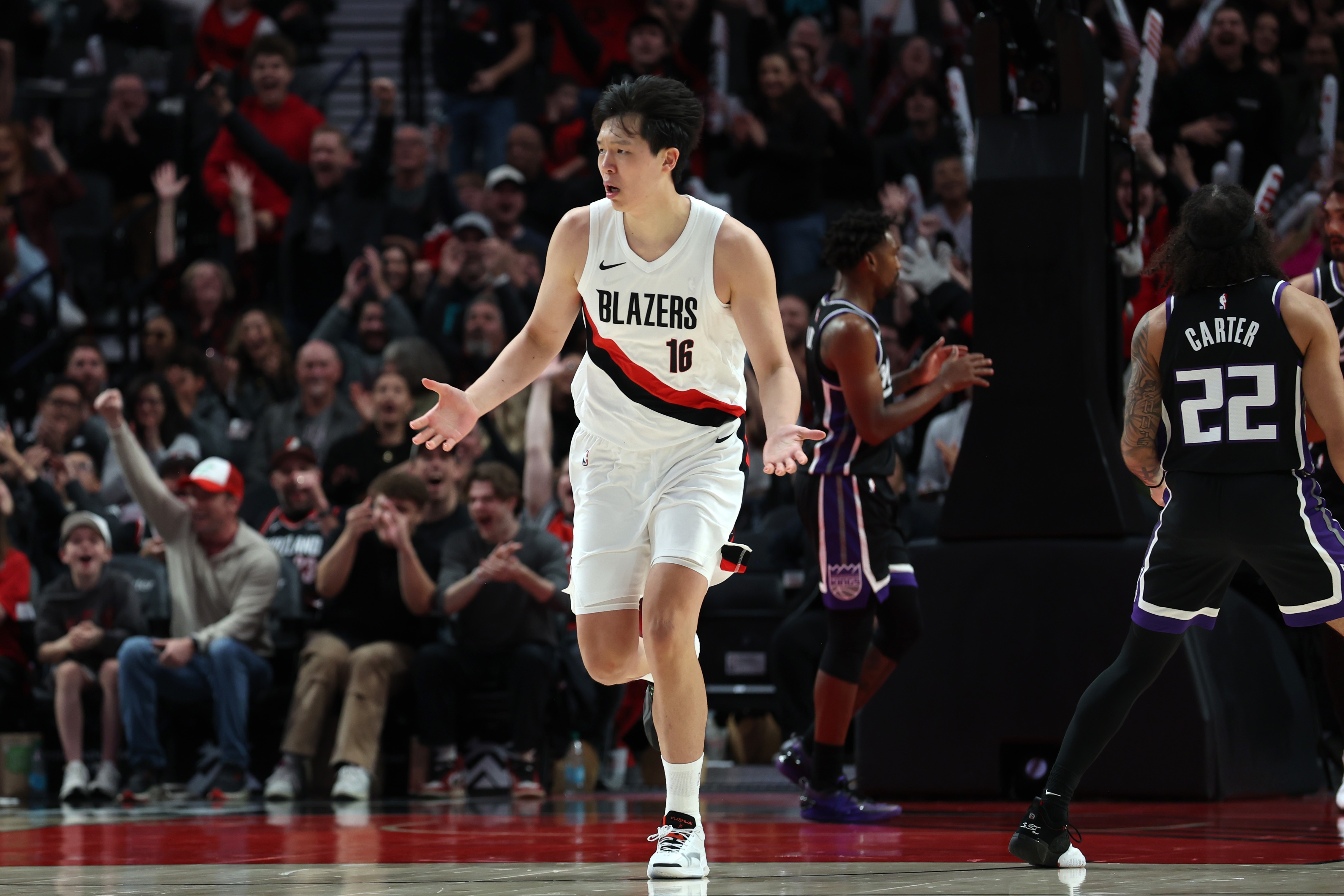 浪费助攻!杨瀚森难得策应一次 吕佩尔空切上篮直接被帽