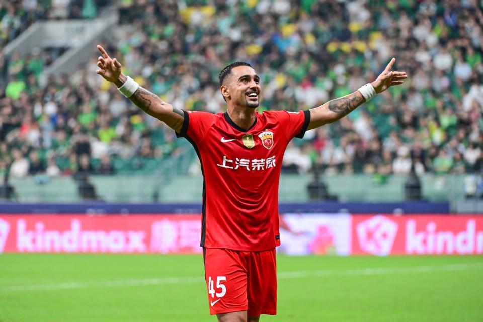 沙巴体育-莱昂纳多2026首球!破149天球荒,吐舌头庆祝,蒯纪闻妙传