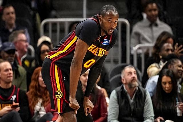 沙巴体育-勇士卖你就对了!老鹰重建也不养闲人 2短板就是个废柴|库明加|乔纳森·库明加|亚特兰大老鹰队|金州勇士队|乔-约翰逊_新浪体育_新浪新闻